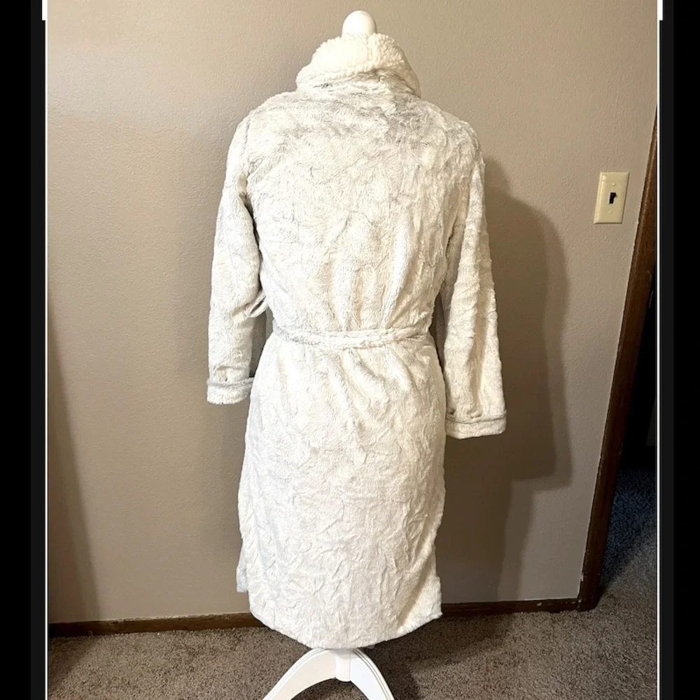 Super Soft & Cozy Fur-like Bath Robe - XS/S - Picture 4 of 5